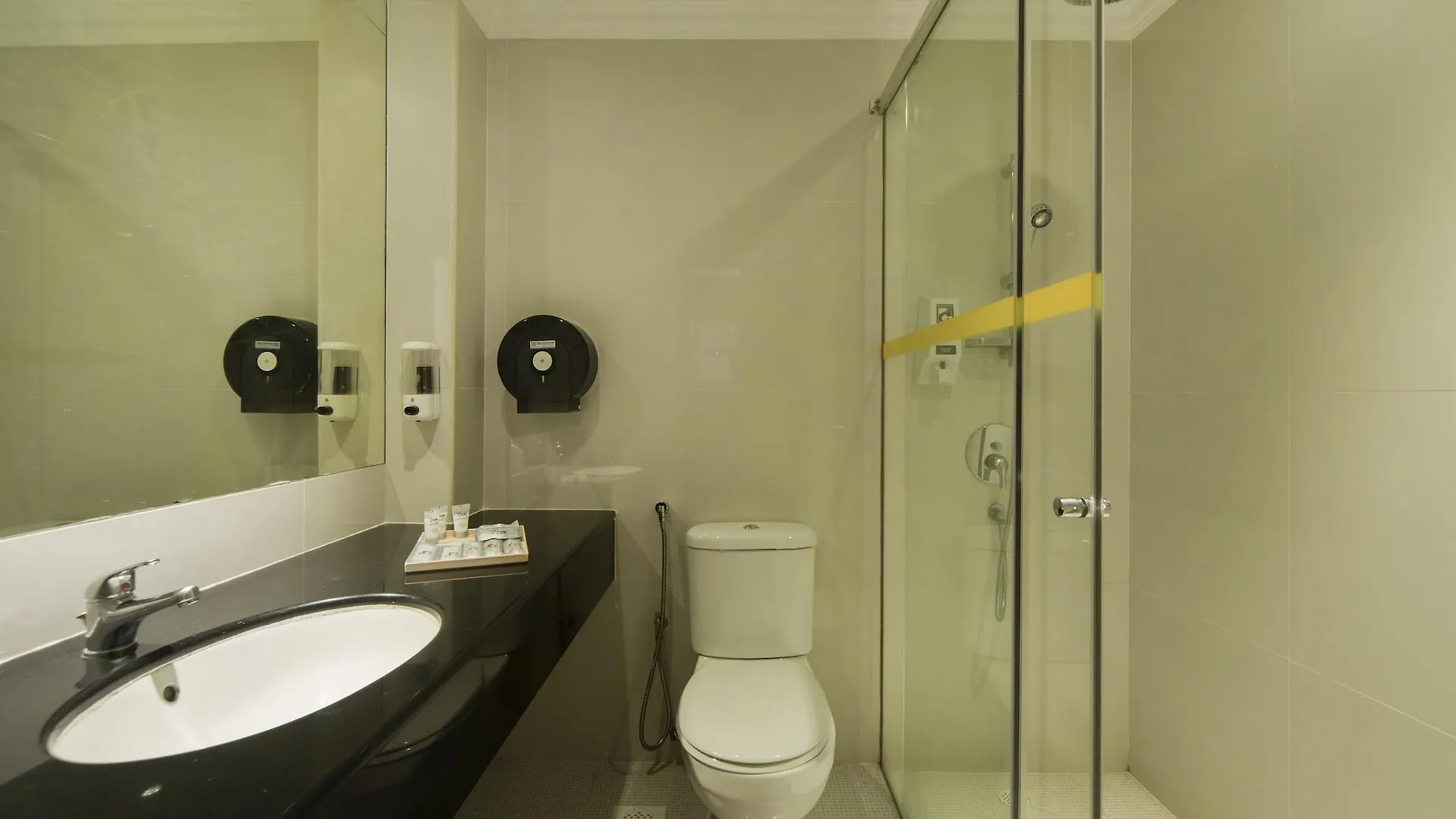 New Cape Inn Singapore Hotel