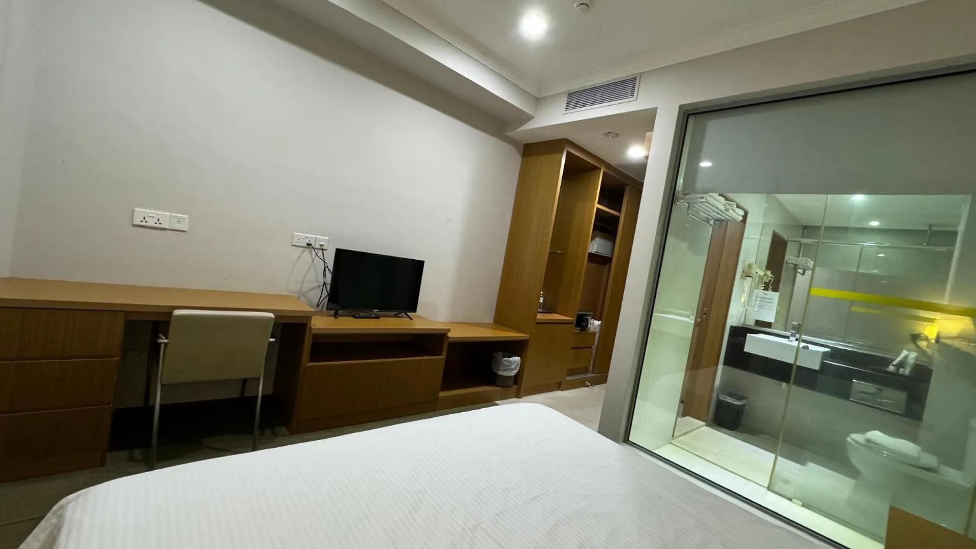 New Cape Inn Singapore Hotel